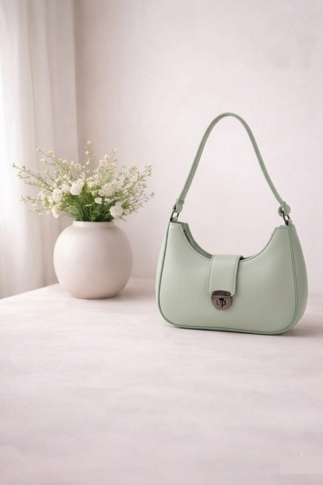 Luna Lock Shoulder Bag – Minimalist Design With Metallic Clasp – Pink