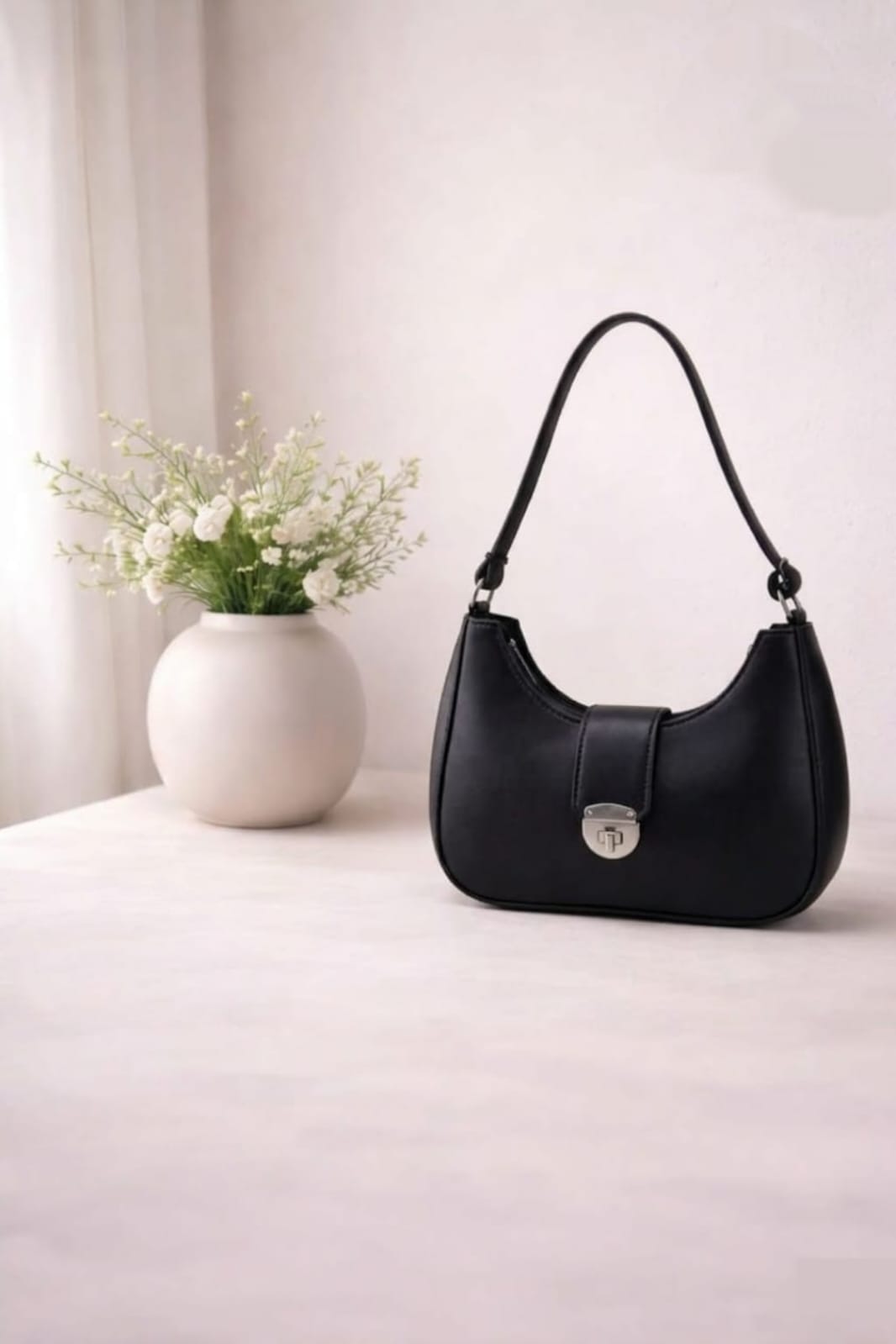 Luna Lock Shoulder Bag – Minimalist Design With Metallic Clasp – Pink