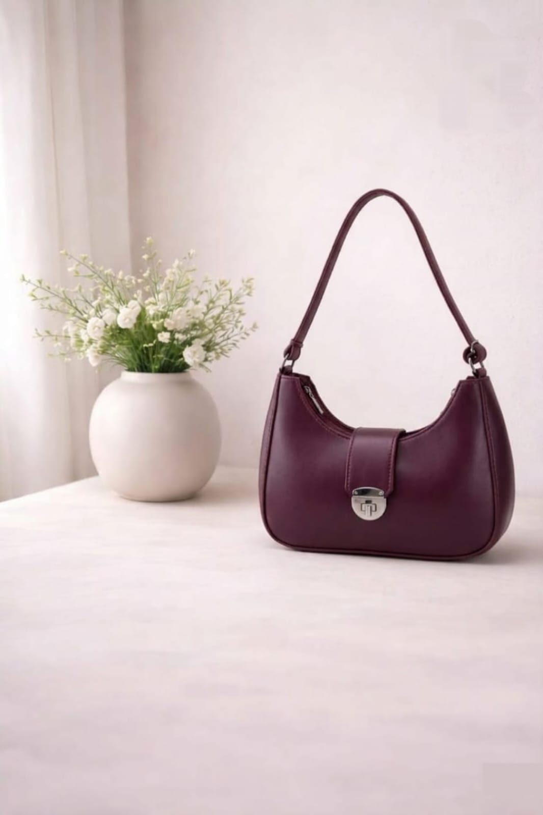 Luna Lock Shoulder Bag – Minimalist Design With Metallic Clasp – Pink